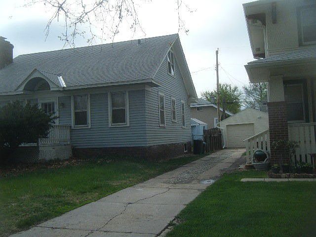 2nd image of 2421 Vane St