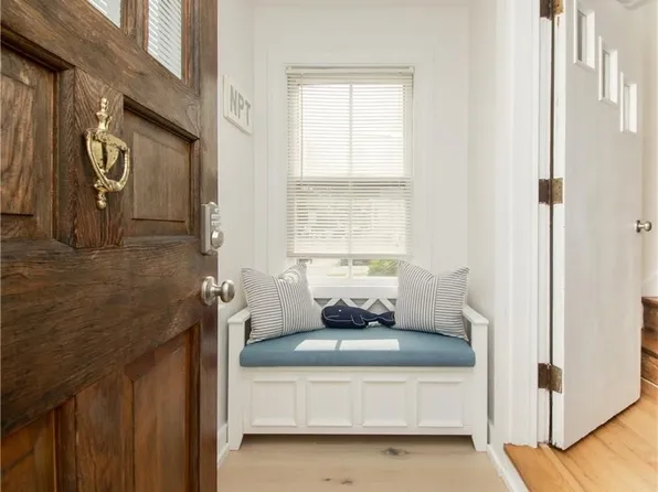 33 Slocum St, Newport, RI 02840