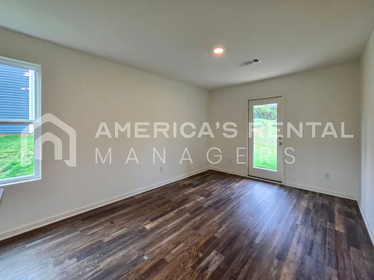 4325 Henry Rd — Photo 28