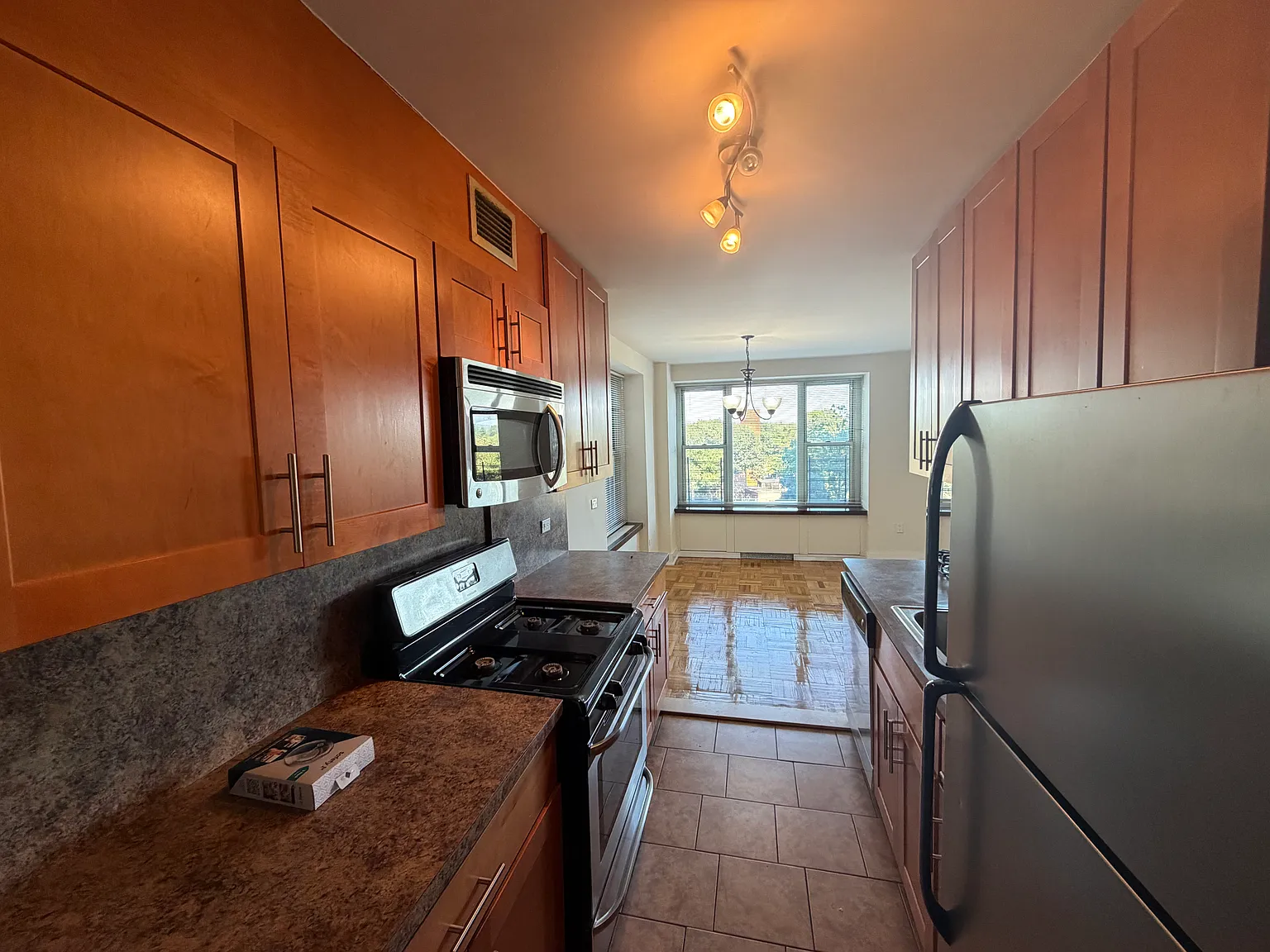 2 bed, 1000 sqft, $3,275 — Photo 2