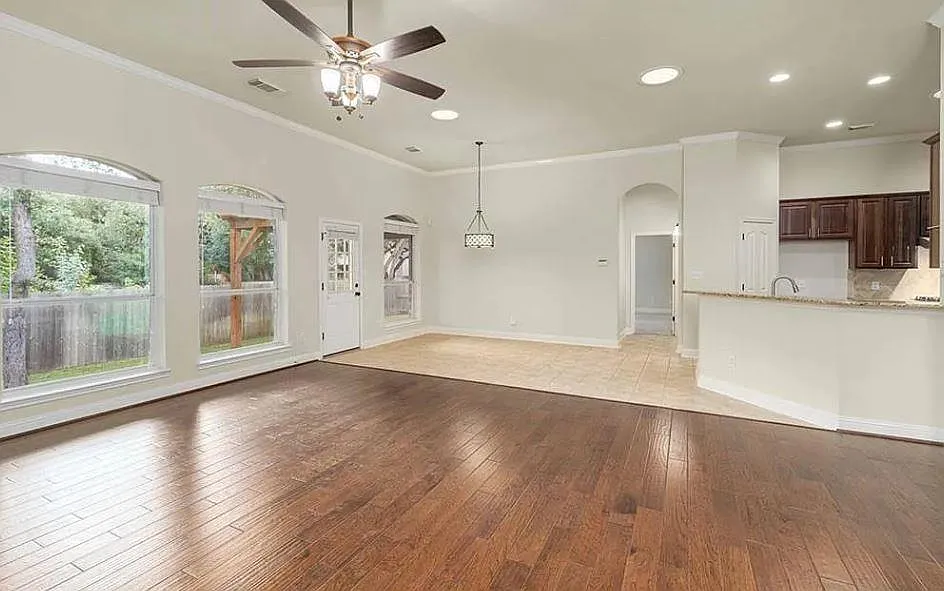 4 bed, 2.5 bath, 3109 sqft, $3,999 — Photo 4
