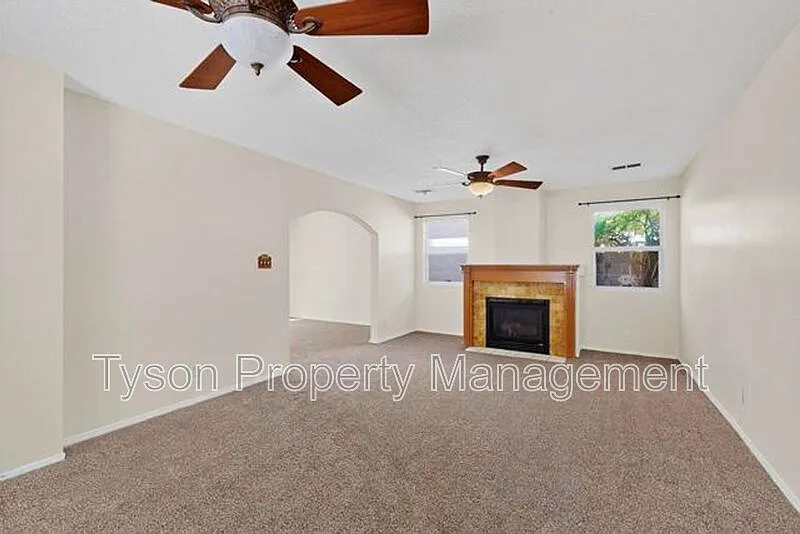3 bed, 2.0 bath, 1412 sqft, $1,895 — Photo 3