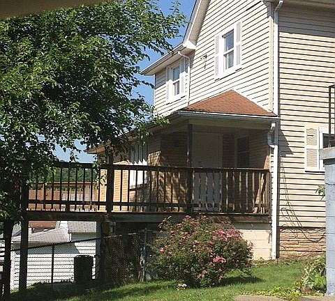 12' x 30' deck in the back