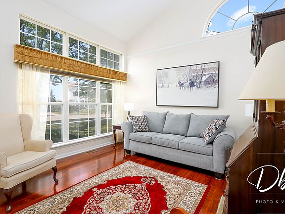 4th image of 81 W Dahlia Ln