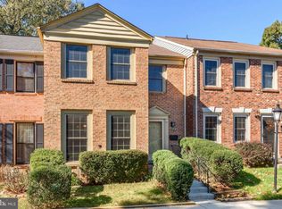 5416 Charleston Woods Dr, Fairfax, VA 22032