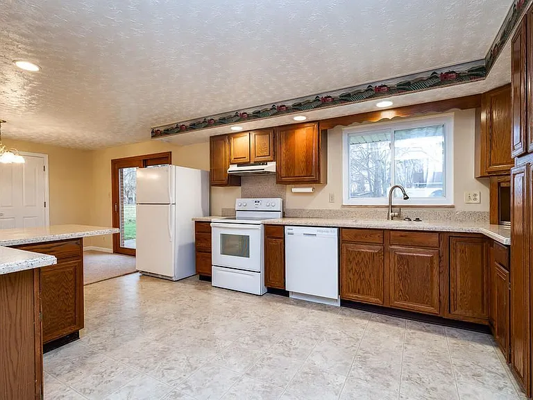 1121 Peidmont Dr — Photo 22