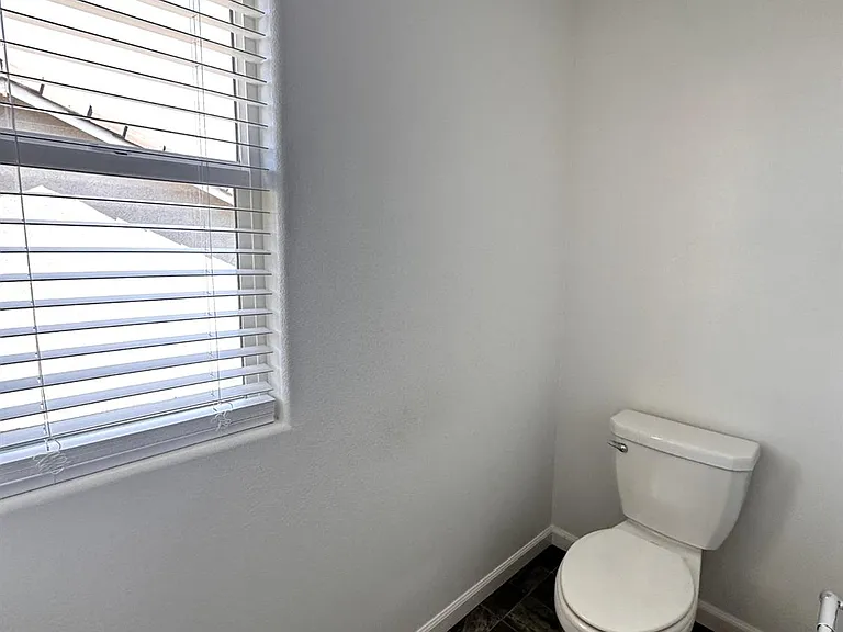 2893 N Schneider Ave — Photo 18