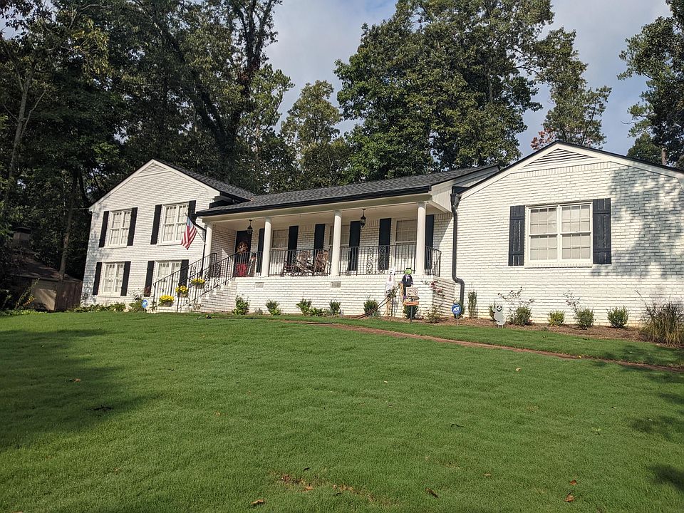 2nd image of 800 Spalding Dr NE