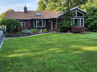 16 Links Rd, Smithtown, NY 11787