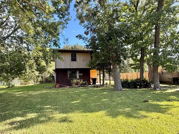 5730 Carolina Ave, Groves, TX 77619