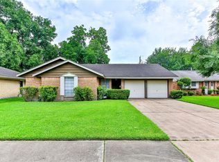 4902 Honeysuckle Ln, Pasadena, TX 77505