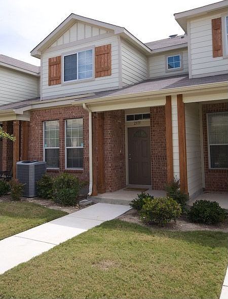 1st image of 2555 Grayson Cir