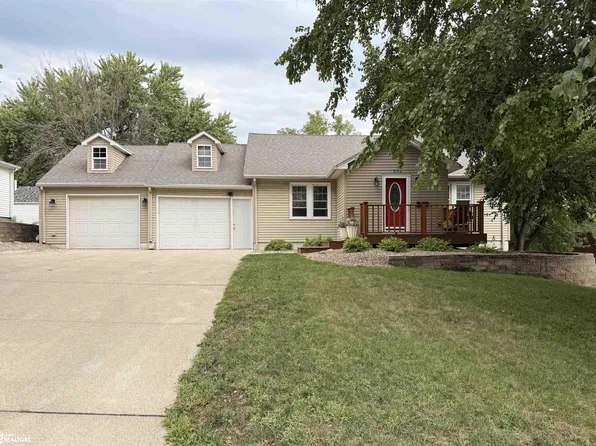 315 E 9th St, Carroll, IA 51401