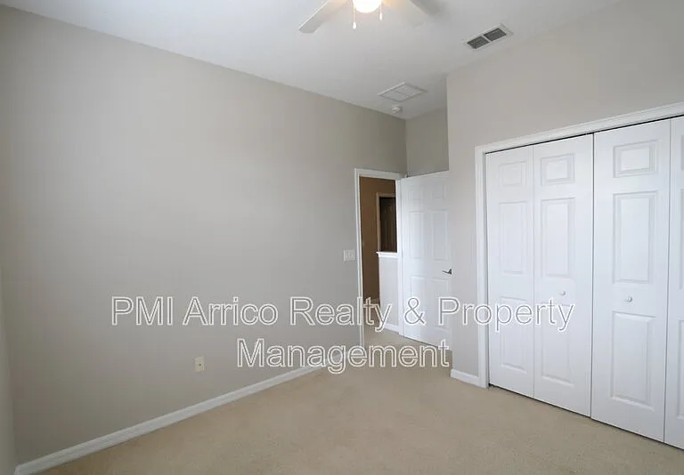 622 Breezeway Ct — Photo 17