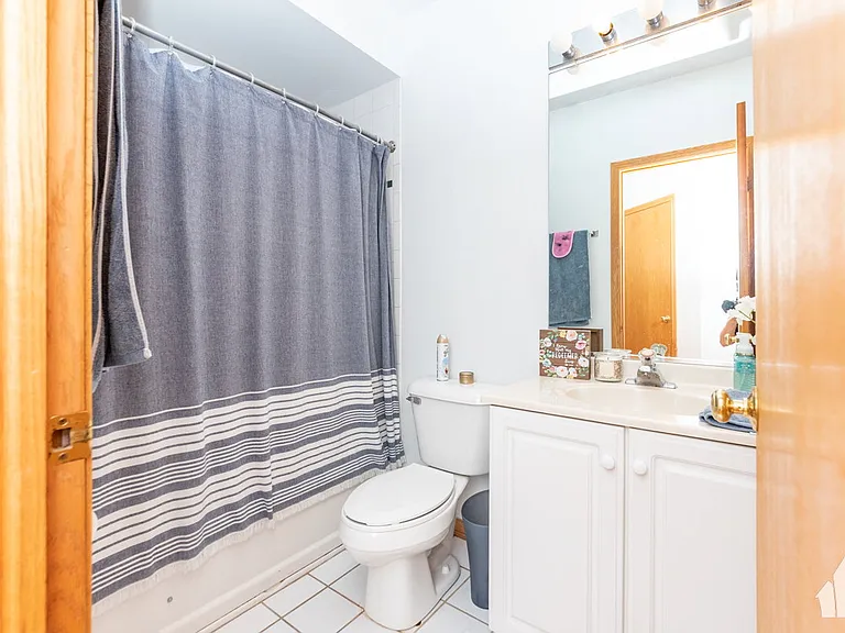 1940 W Diversey Pkwy #1W — Photo 13