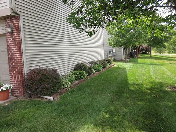 2nd image of 60 Heidi Ln