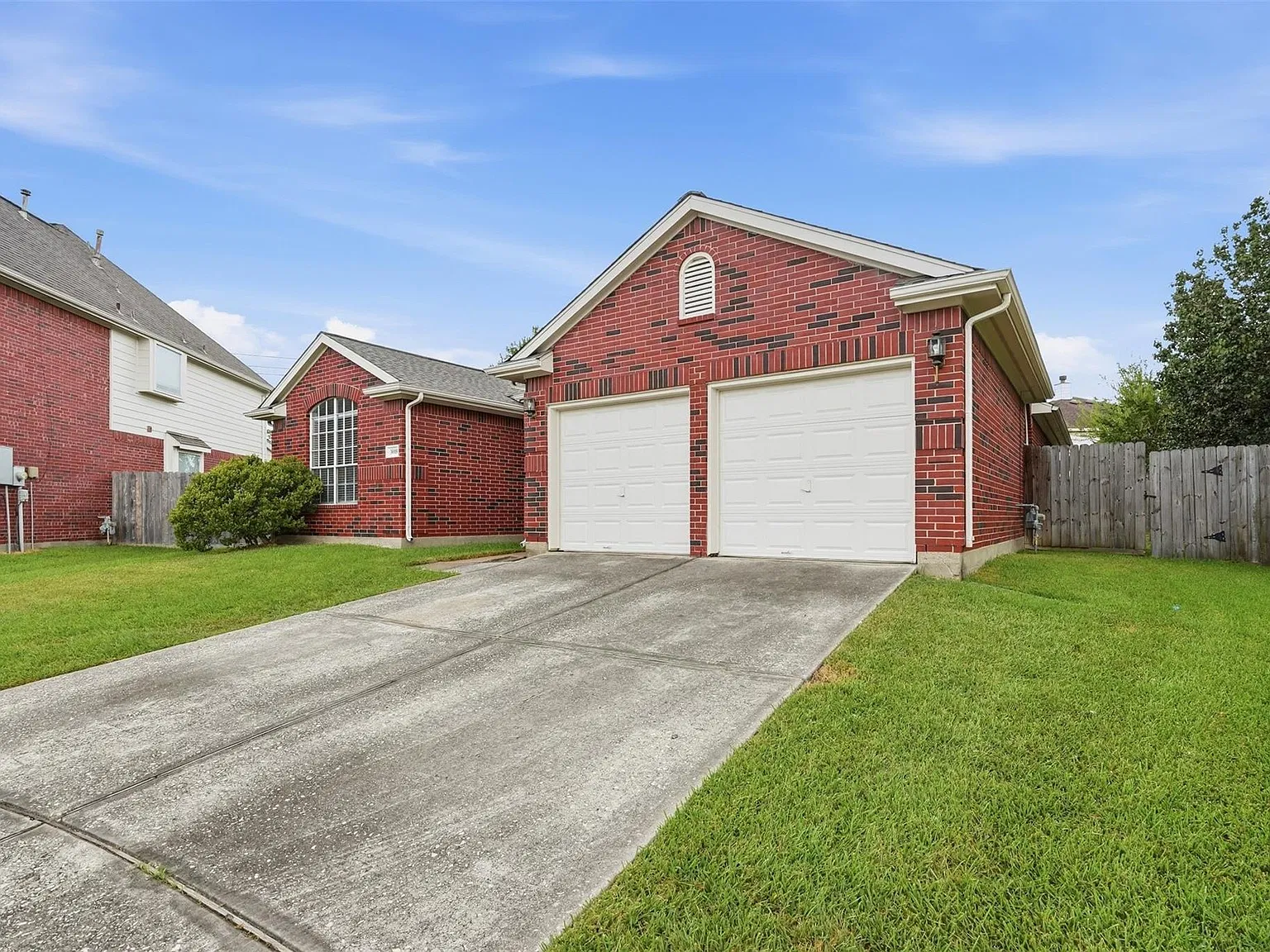 4 bed, 2.0 bath, 2133 sqft, $2,350 — Photo 2