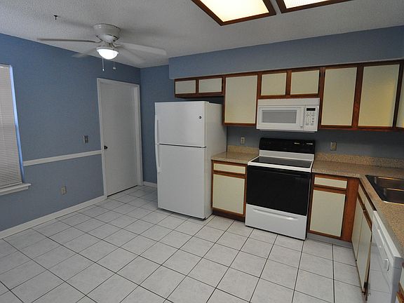 2nd image of 3036 Cobblewood Ln W