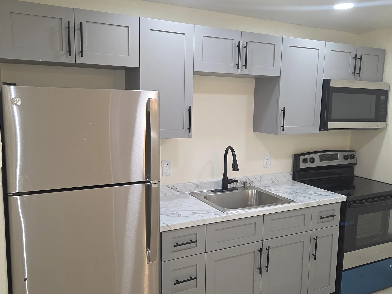 2 bed, 70 sqft, $2,300 — Photo 3