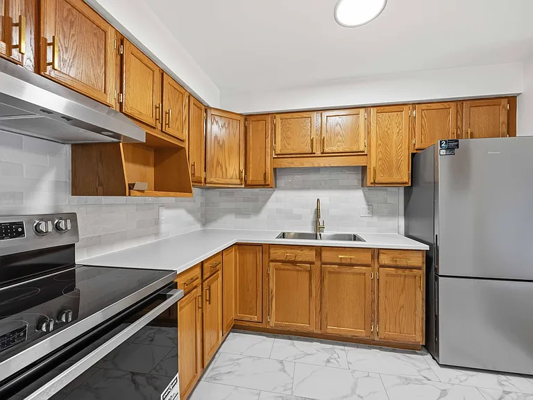 548 Front St #14 — Photo 9