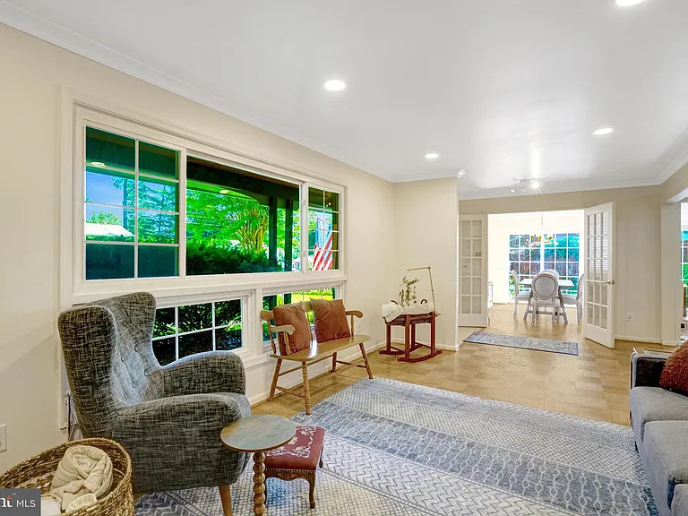 8527 Parliament Dr — Photo 15