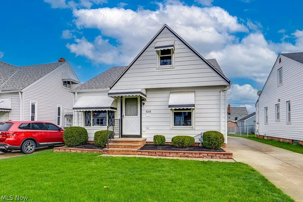8208 Wainstead Dr photo 1