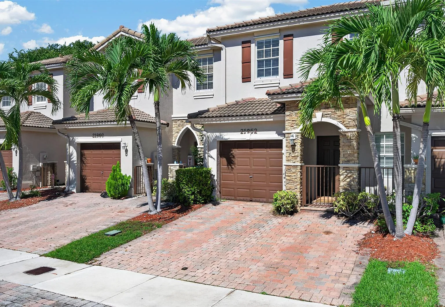 3 bed, 2.5 bath, 1562 sqft, $2,950 — Photo 1