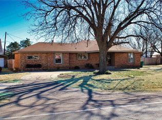 1916 N Louis Tittle Ave, Mangum, OK 73554