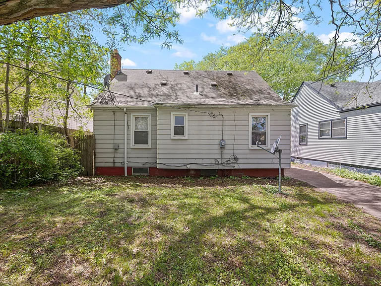 7490 Lamphere — Photo 21