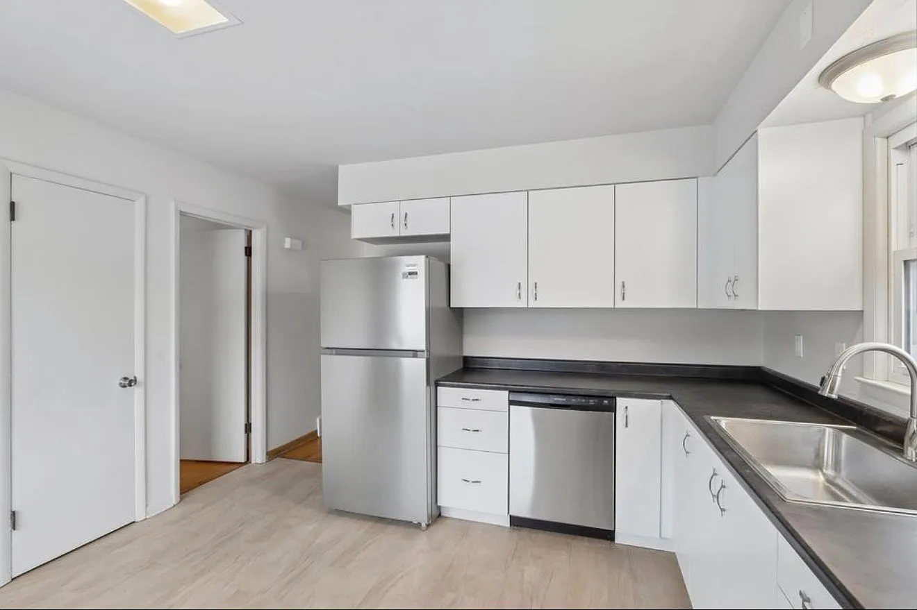 3 bed, 1100 sqft, $1,800 — Photo 2