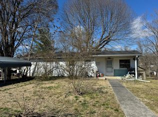 506 E Cedar St, Livingston, TN 38570