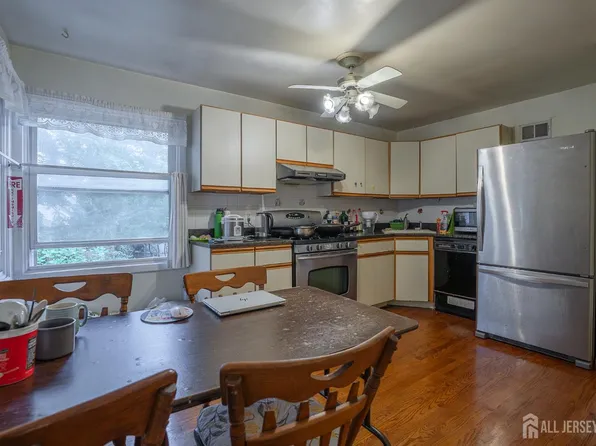 160 Dartmouth St, Highland Park, NJ 08904