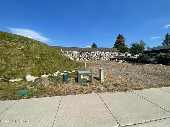 3rd image of 3332 N Ladalia Dr