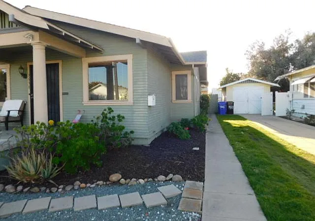 3660 Grim Ave — Photo 1