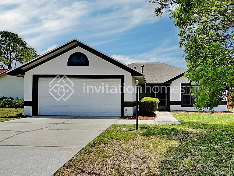 64 Lake Daisy Blvd — Photo 1