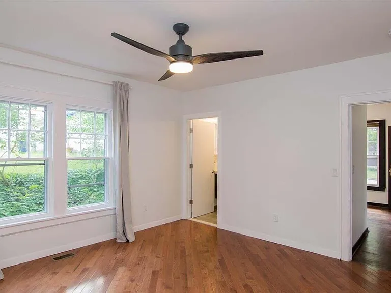 1435 Broadway St — Photo 17