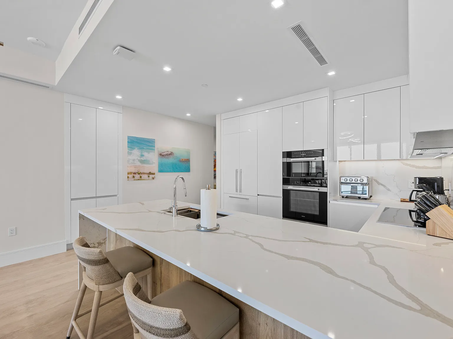 2 bed, 2.5 bath, 1780 sqft, $15,000 — Photo 4