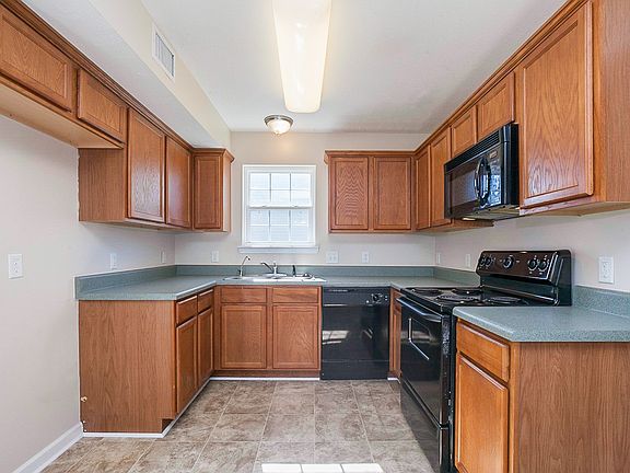 3rd image of 1011 Tom Hailey Blvd