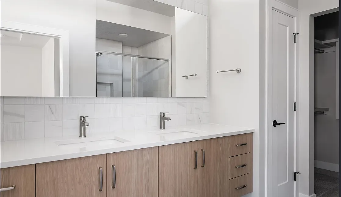 3 bed, 2200 sqft, $3,700 — Photo 4