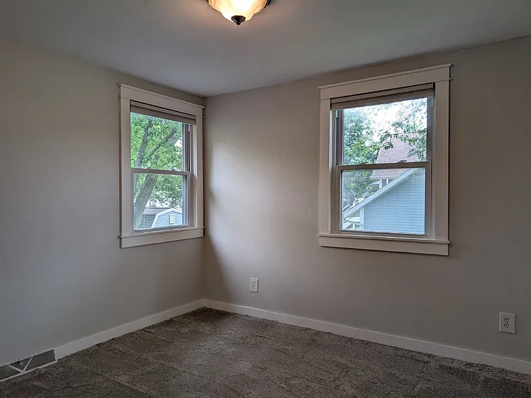 1575 W Butte Des Morts Beach Rd — Photo 32