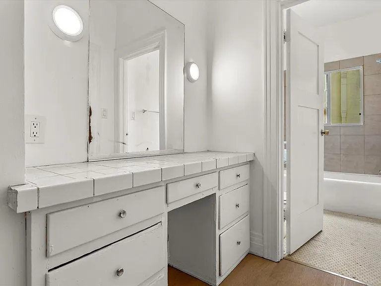 1511 W 4th St #23 — Photo 15