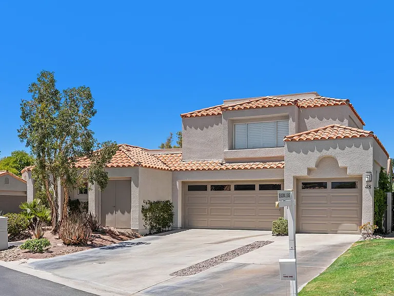 48 Pebble Beach Dr — Photo 2