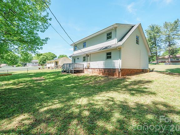 4th image of 806 S Laurel St