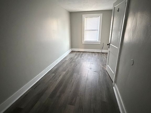 4th image of 141 W Grand Ave