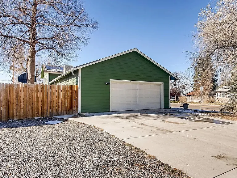 1195 Memphis St — Photo 2
