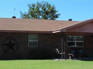 1201 Floydada St, Wellington, TX 79095