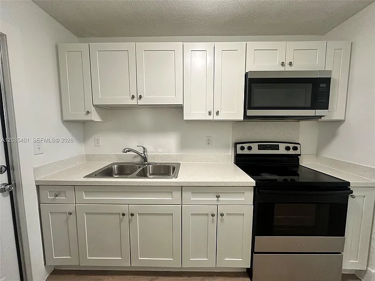 5911 NE 18th Ave #4 — Photo 8