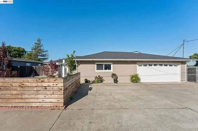 417 Maitland Dr — Photo 2