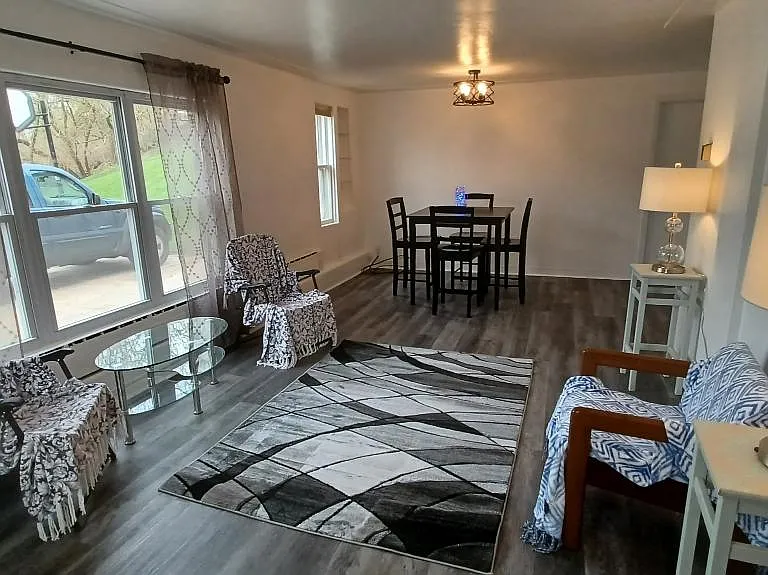 232 N Lake St SE #1 — Photo 1