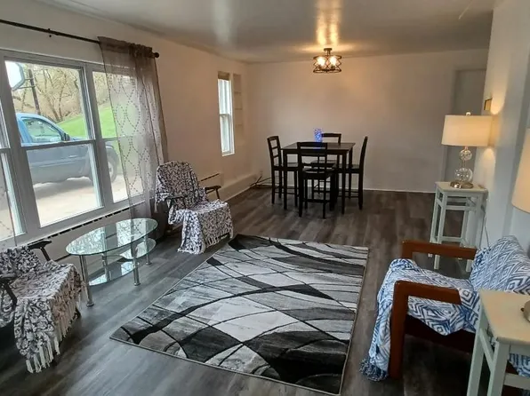 232 N Lake St SE, Caledonia, MI